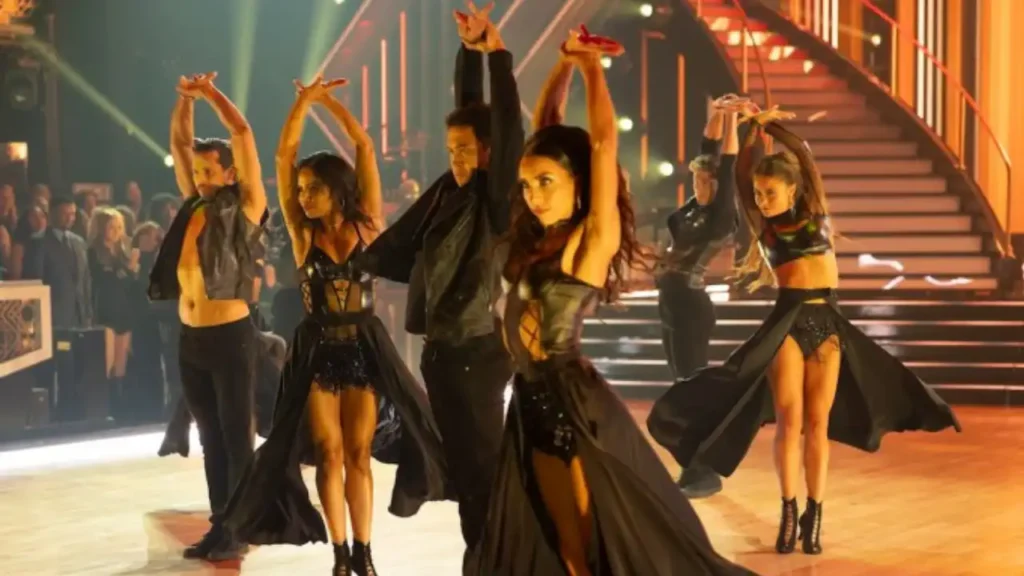 ‘Dancing With the Stars’ Takes the Ballroom Offscreen With First-Ever Fan Convention in Palm Springs 2 Dancing With the Stars.