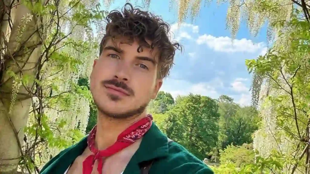 A Producer Told Joey Graceffa to Come Out on ‘The Amazing Race’. His Response? 'Write Me a $1 Million Check.' 2 Joey Graceffa Instagram Photo.