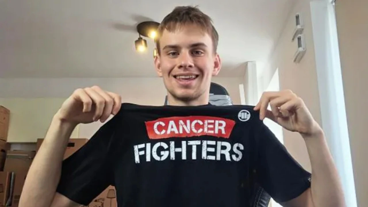 Piotr Hancke, known online as "Latwogang," breaks the Guinness record for fundraising via livestream.