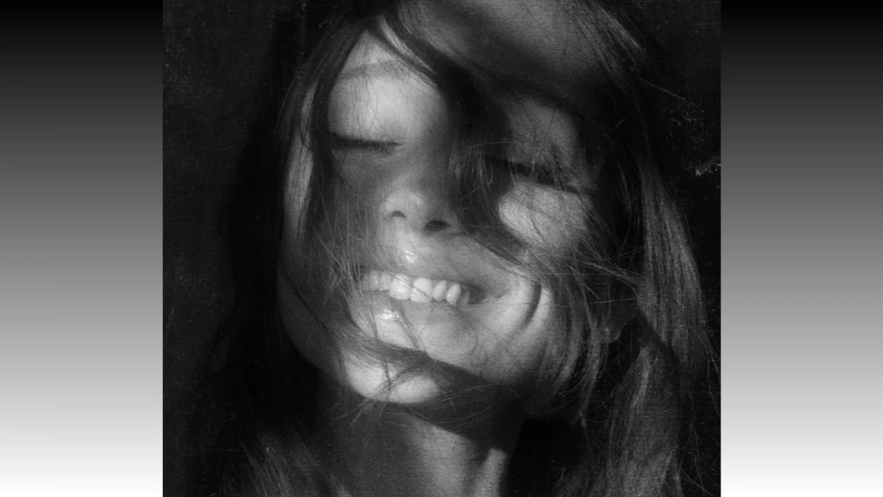 Ariana Grande Announces 8th Studio Album 'Petal'